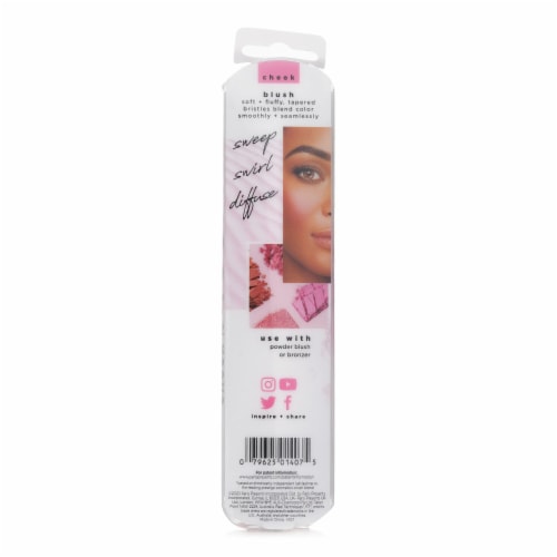 Real Techniques® Blush Brush Perspective: top