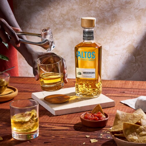 Olmeca Altos Tequila Reposado Perspective: top