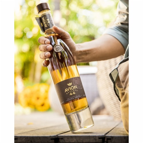 Avion Tequila Extra Anejo Reserva 44 Perspective: top