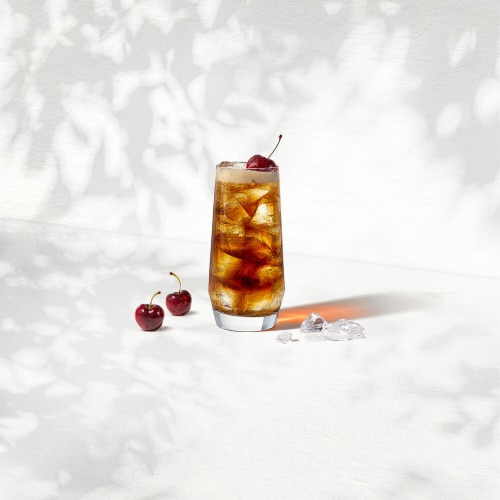 Jim Beam Vanilla Liqueur with Kentucky Straight Bourbon Whiskey Perspective: top