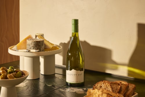 Cloudy Bay Sauvignon Blanc New Zealand White Wine Perspective: top