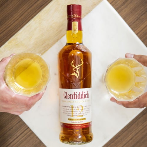 Glenfiddich® 12 Year Old Sherry Cask Single Malt Scotch Whisky Perspective: top