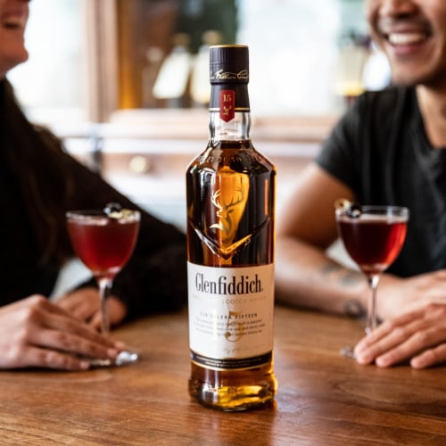 Glenfiddich® 15-Year-Old Solera Reserve Single Malt Scotch Whisky Perspective: top