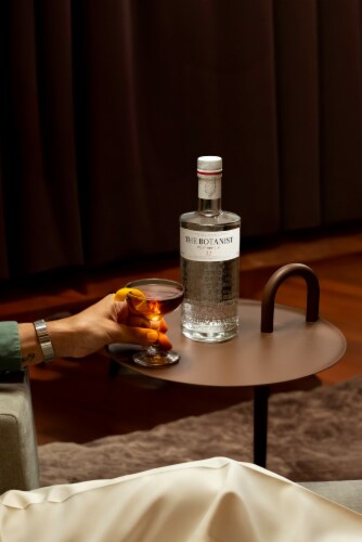 The Botanist Islay Dry Gin Perspective: top