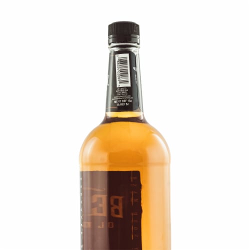 Benchmark® Old No. 8 Brand Kentucky Straight Bourbon Whiskey Perspective: top