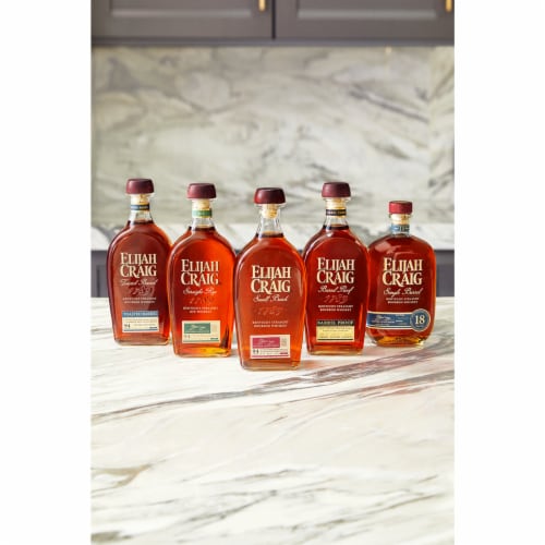 Elijah Craig Aged 18 Years Single Barrel Kentucky Straight Bourbon Whiskey Perspective: top