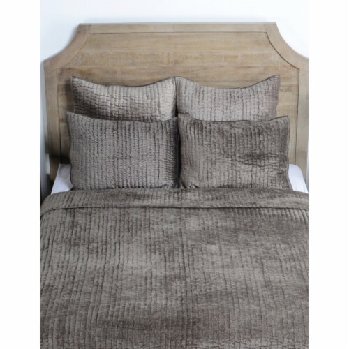 Lipa 92 x 96 Handmade Queen Quilt, Polyfill, Cotton Binding, Dessert Brown- Saltoro Sherpi Perspective: top