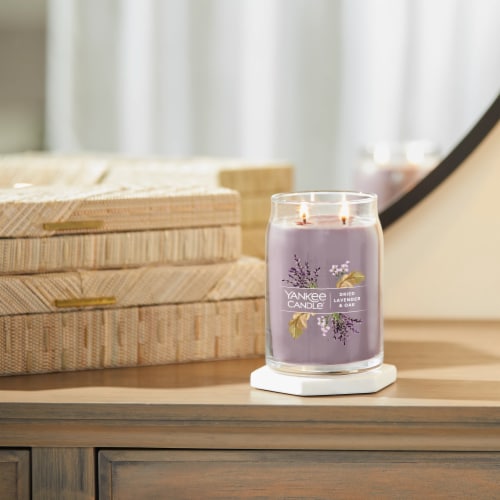 Yankee Candle® Dried Lavender & Oak​ Signature Large Jar Candle Perspective: top