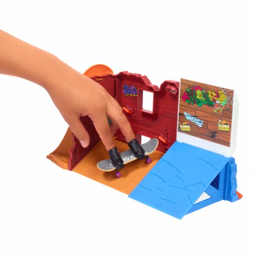 Mattel Hot Wheels Skate™ Donut Skatepark Playset Perspective: top