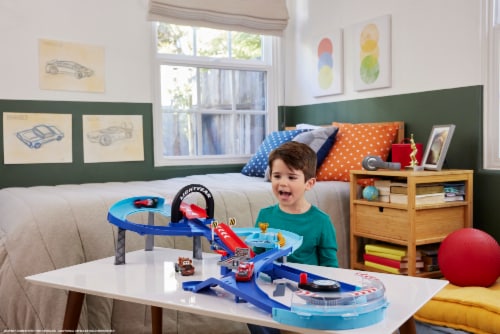 Mattel® Disney and Pixar Cars Global Racers Cup GRC Jumping