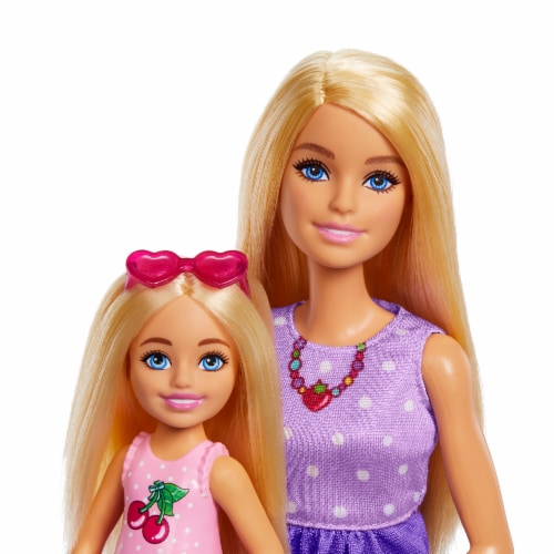 Mattel® ​Barbie® Family & Friends™ Malibu Barbie® & Chelsea Dolls With Accessories Picnic Playset Perspective: top