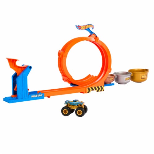 Mattel® Hot Wheels Monster Trucks Loop and Flip Trophy Challenge™ Perspective: top