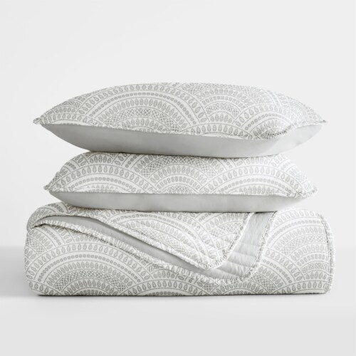 Linen Studio™ Soft Quilt Coverlet Bedding Set - Pattern/Solid Reversible Perspective: top