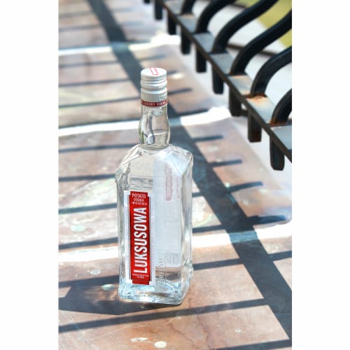 Luksusowa Vodka Perspective: top