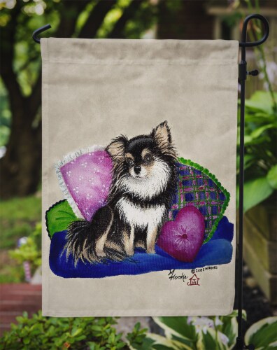 Carolines Treasures MH1012GF Chihuahua on their couch Garden Flag Perspective: top