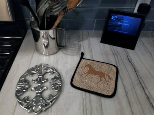 Carolines Treasures BB1003-BL-BN-PTHD Horse Burlap and Brown Pair of Pot Holder Perspective: top