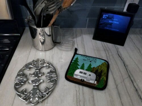 Carolines Treasures VHA3022PTHD Airstream Camper Adventure Awaits Pair of Pot H Perspective: top