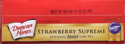 Duncan Hines Signature Strawberry Supreme Cake Mix Perspective: top
