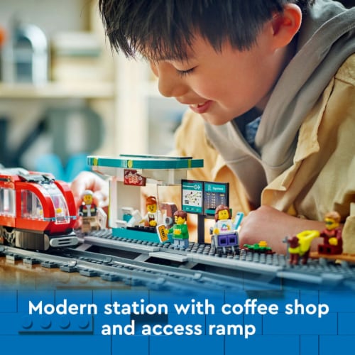 LEGO® City Downtown Streetcar And Station 60423 Perspective: top