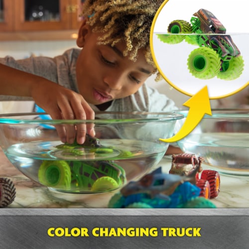Monster Jam Mud Blasters™ Grave Digger™ Color Change Truck Perspective: top