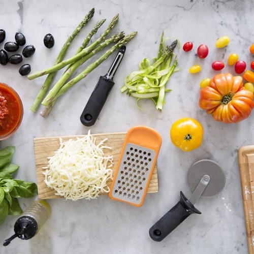OXO Good Grips Swivel Peeler - Black Perspective: top