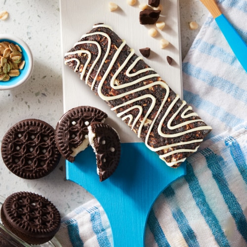 Zbar Cookies 'N Creme Organic Soft-Baked Energy Snack Granola Bars Perspective: top