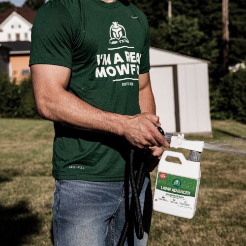 Turf Titan Lawn Advancer 32 Oz. 6000 Sq. Ft. 277 Lawn Fertilizer