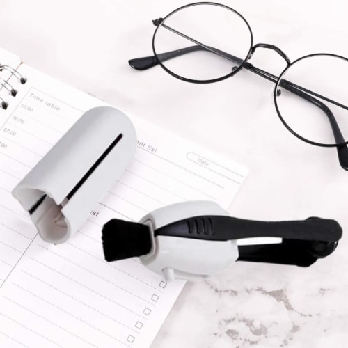 Reading sale glasses cleaner