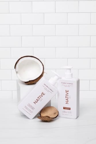 Native Coconut & Vanilla Moisturizing Shampoo Perspective: top
