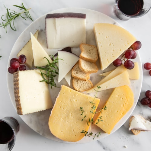 Spanish Cheese Assortment in Gift Box (32.75 ounce) Perspective: top
