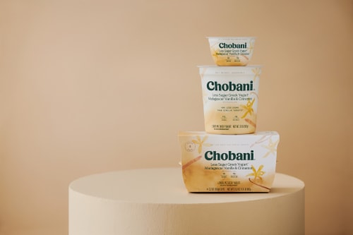 Chobani® Madagascar Vanilla & Cinnamon Less Sugar Low Fat Greek Yogurt Tub Perspective: top