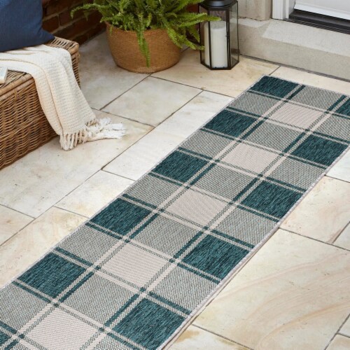 Sabine Traditional Farmhouse Bold Gingham Indoor/Outdoor Area Rug Perspective: top
