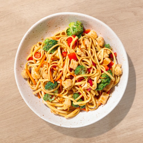 Home Chef Restaurant Style Heat And Eat Chicken and Noodles Perspective: top