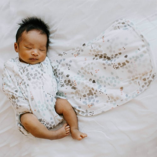embe Infant Headband And Starter Swaddle Original Bundle Perspective: top
