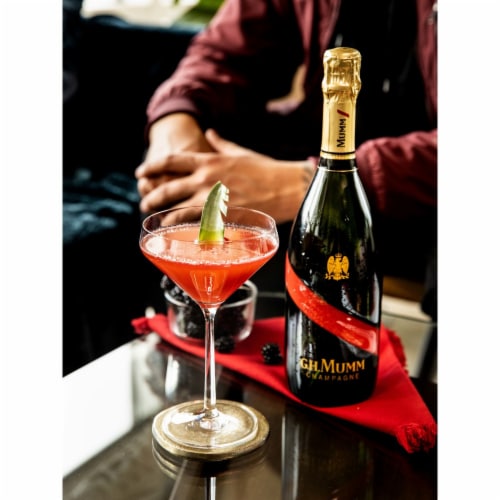 G.H. Mumm Brut Mumm Grand Cordon Champagne France Sparkling Wine Perspective: top