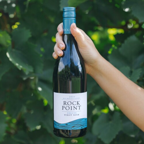 Oregon Del Rio Vineyard Rock Point Pinot Noir Wine Perspective: top