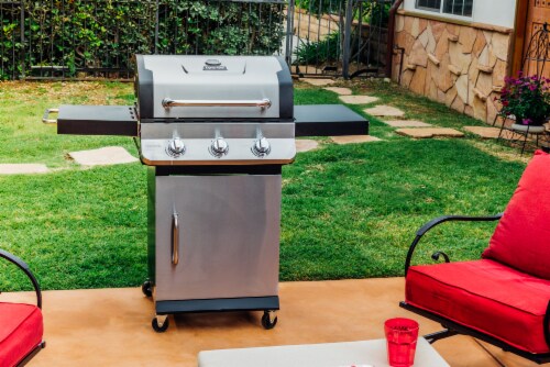 Dyna-Glo Premier 3-Burner Propane Gas Grill Perspective: top