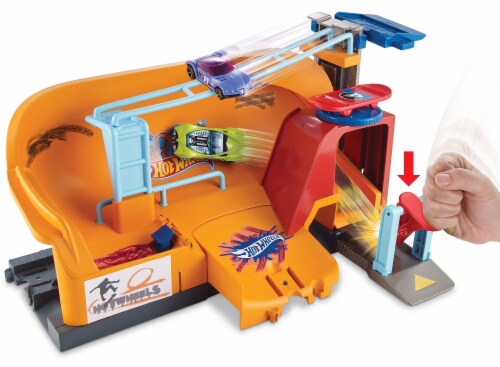 10 piece group Hot Wheels Small Shots Skate N Race dolls and