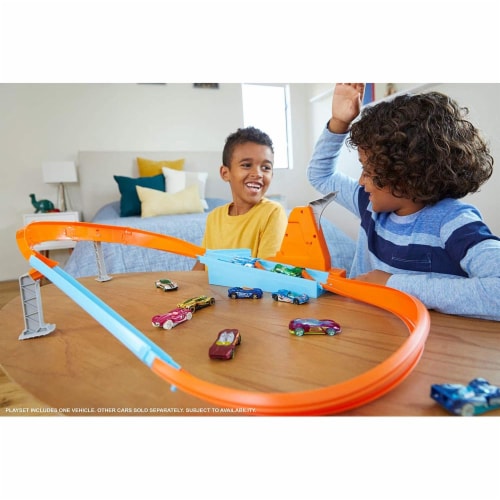 Mattel Hot Wheels® Rapid Raceway Champion Play Set Perspective: top