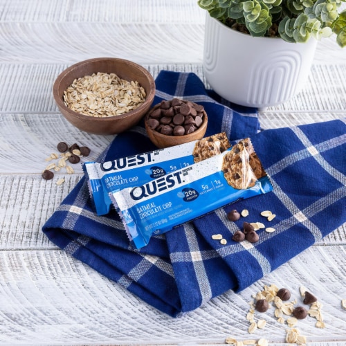 Quest Oatmeal Chocolate Chip Protein Bars Perspective: top