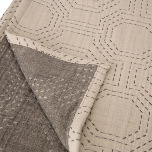 Glitzhome Diamond Pattern Quilt Perspective: top