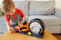 Mattel Hot Wheels® City Super Spin Tire Shop™ Play Set Perspective: Main