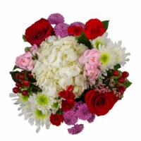 Sweet Kisses / Lavish Love Bouquet Perspective: Main