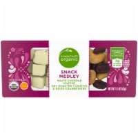 Simple Truth Organic® Snack Medley White Cheddar Cheese, Cashews, & Dried Cranberries Snack Kit Perspective: Main
