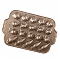 Nordic Ware Garden Patch Pan - Beige