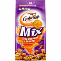 Goldfish Mix Extra Cheddar + Pretzel Crackers Perspective: Main