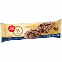 Fiber One Oats & Chocolate Chewy Granola bars Perspective: Main