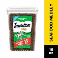 TEMPTATIONS Classic Seafood Medley Flavor Crunchy and Soft Adult Cat Treats