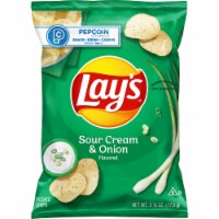 Lay's® Sour Cream & Onion Flavored Potato Chips Perspective: Main