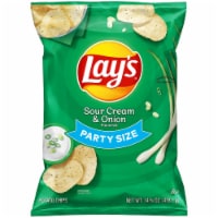 Lay's® Sour Cream & Onion Flavor Potato Chips Perspective: Main